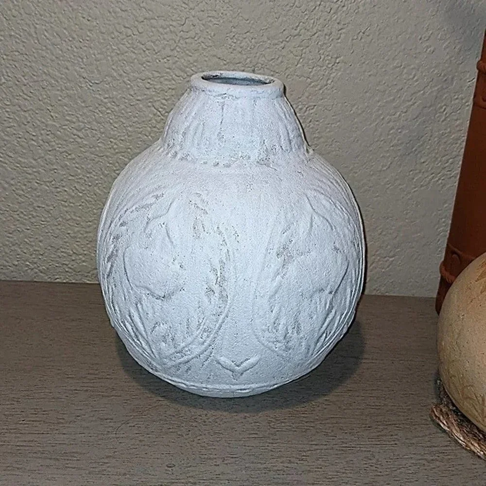 Small Bud White Farmhouse Flower Vase